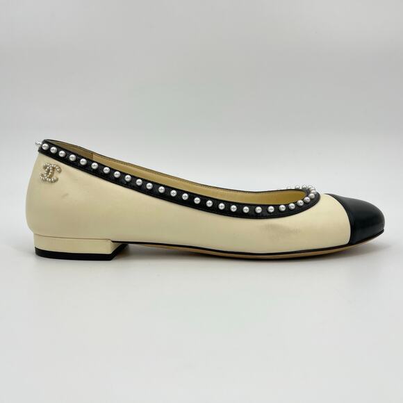 Chanel | Cream Black Lambskin Pearl CC Cap Toe Ballet Flats 2016 FR 37C - Picture 3 of 16